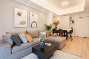 Newly Renovated 2 Bedroom Apartment, 5min to metro